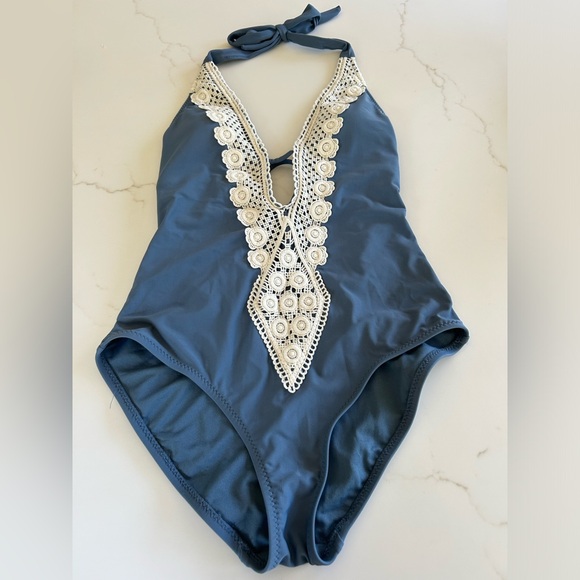 Mossimo Women's Crochet Trim Plunge Front One Piece Swimsuit NWOT - Picture 5 of 14